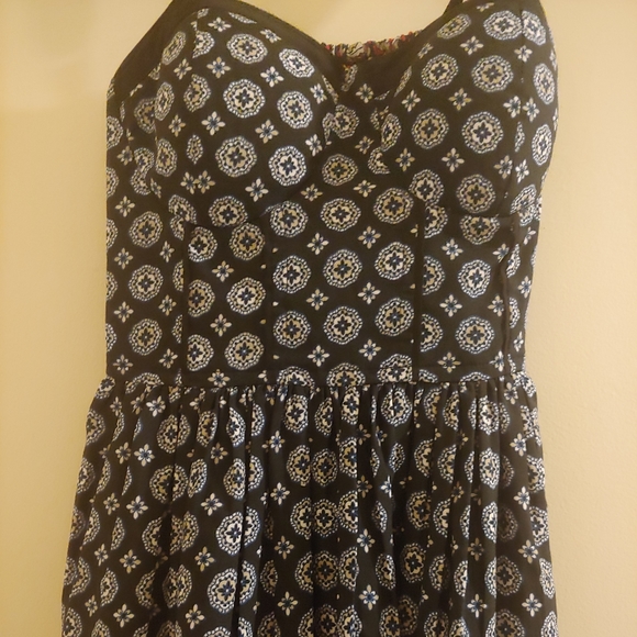 Dress - Picture 3 of 4